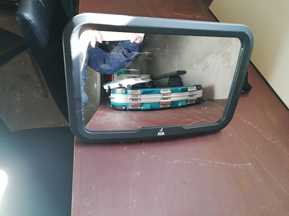 Myydään peili autoon sisälle