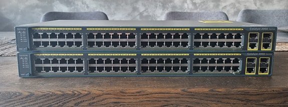 Cisco Catalyst 2960 -kytkin, 2 kpl myynnissä