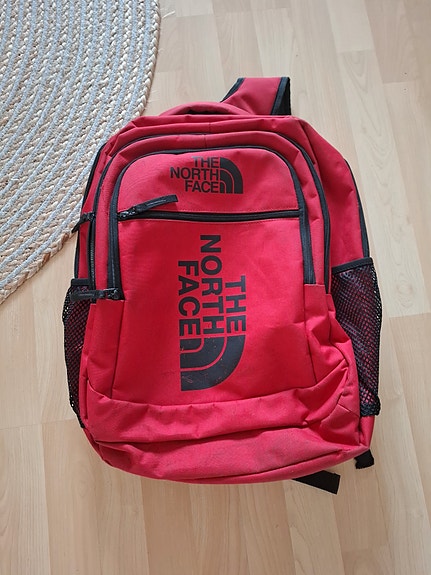 The North Face reppu, ei aito.
