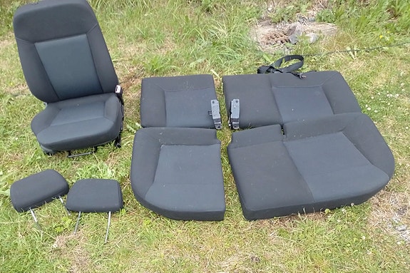 Opel Astra H farmari etupenkki ja takapenkki oikea etuistuin ja takaistuimet