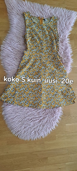 Naisten/Nuorten  vaatepaketti erikseen  tai kerralla