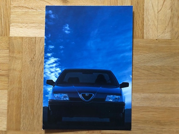 Postikortti / kuva Alfa Romeo 164