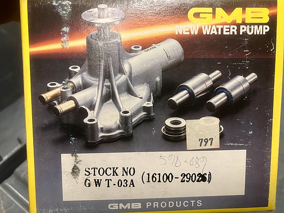 Toyota Corolla KE20 1.2 3K Vesipumppu 5/70-3/74