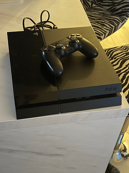 Playstation 4 ja ohjain