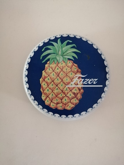 Vanha metallinen makeisrasia Fazer Ananas