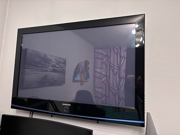 Samsung 42’ plasma TV