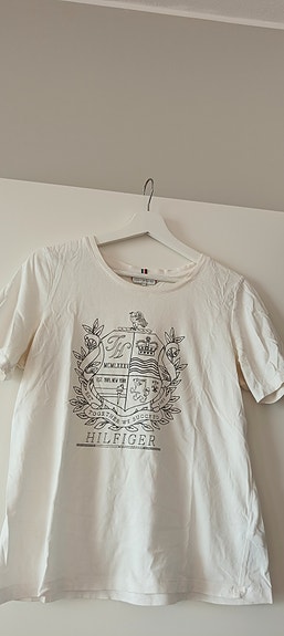 Tommy Hilfiger t-paita