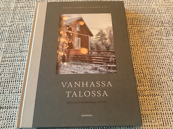 Vanhassa talossa niminen kirja