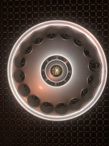 Alfa Romeo pölykapselit 15 tuuma