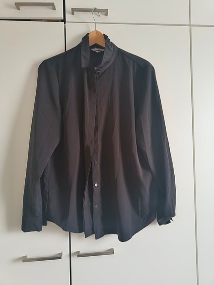 H&m musta kauluspaita 42