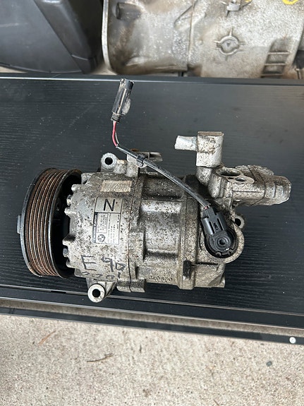 BMW 320i E90 ilmastoinninkompressori