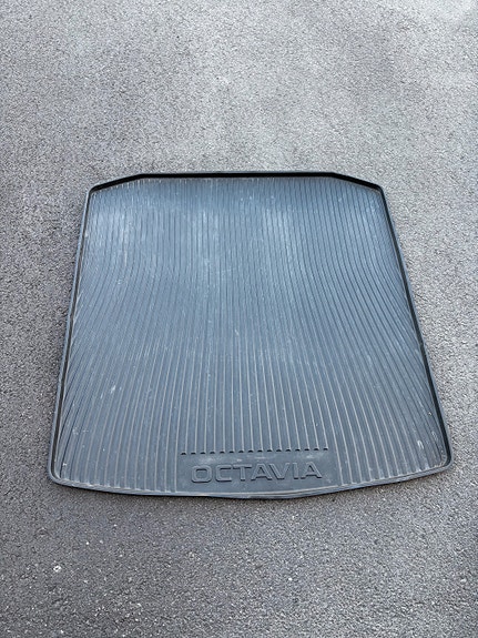 Skoda Octavia tavaratilan kaukalomatto