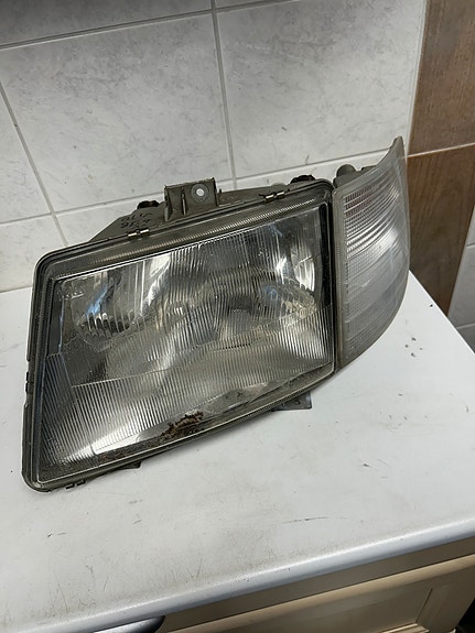 Mercedes-Benz Vito W638 vasen ajovaloumpio