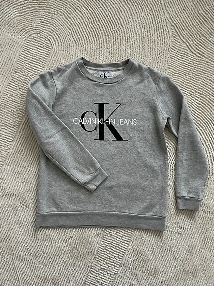 Calvin Klein harmaa collegepaita