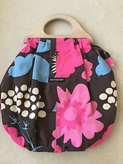 Marimekko käsilaukku markiisikangasta,puukahvat