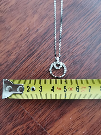 Swarovski kaulakoru.