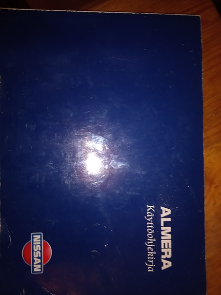 Nissan Almeran käyttöohjekirja