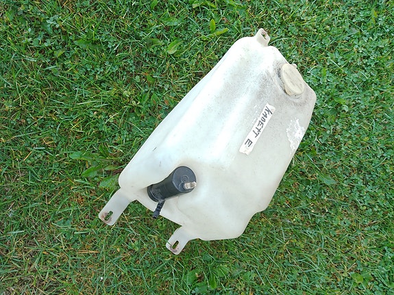 Opel Kadett E Lasinpesurin säiliö