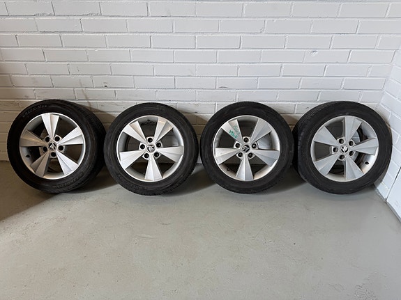 Skoda / Audi / VW 16" Alumiinivanteet + 205 / 55 / 16 Kesärenkaat (88)