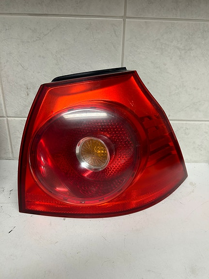 Volkswagen golf mk5 hatchback oikeanpuolen takavalo