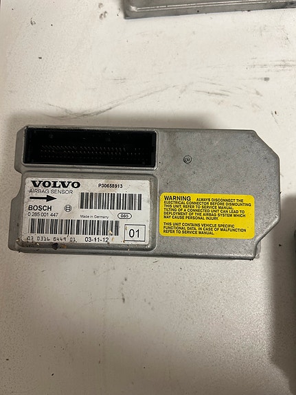 Volvon airbag ohjainyksikkö