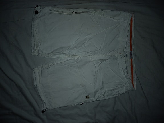 Valkoiset shortsit