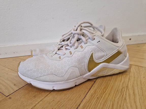 Nike Essential 2 treeni juoksu sisäliikunta kengät. koko 36.5