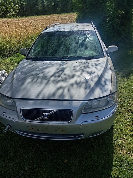 Volvo v70 mk2 D5 07 Manuaali osina.