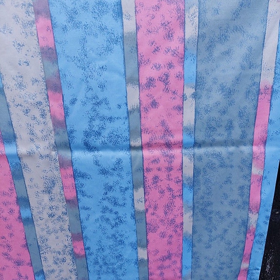Ihanan väriset uudet verhot 2 kpl. 125 x 145 cm, rypytysnaunalla.teetetty