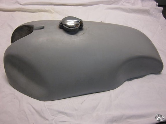 Cafe racer tankki brittipyörään