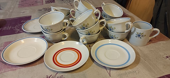 Arabian kupit lautaset