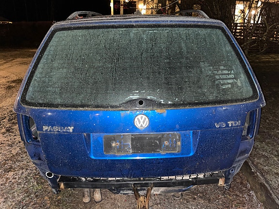 VW Passat 3BG (B5.5) takaluukku