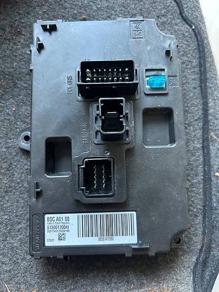 Citroen C4 vetokoukun ohjainlaite