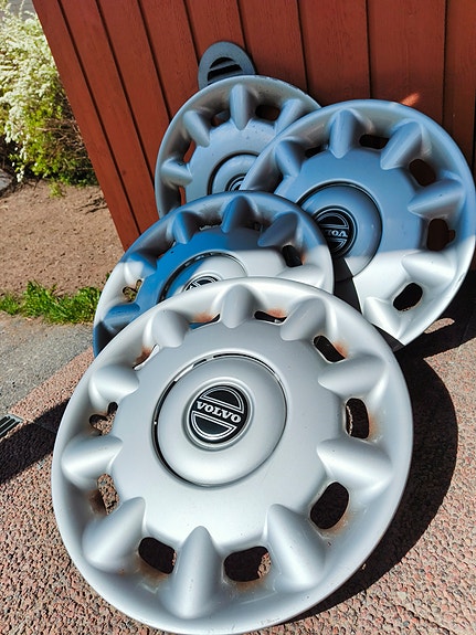 Volvo pölykapselit 15”.