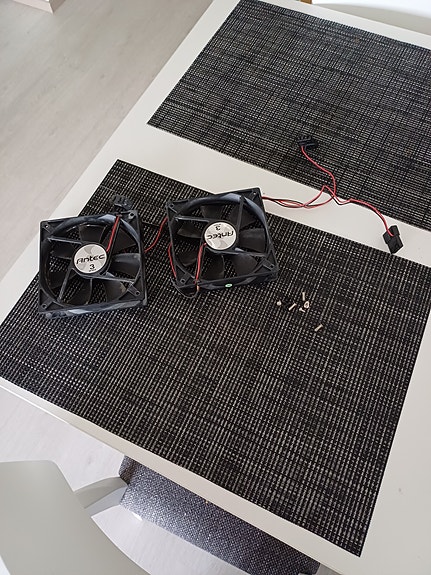 2 kpl Antec kotelo tuuletimia