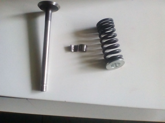 Pakoventtiili + Jousisarja Ford N8