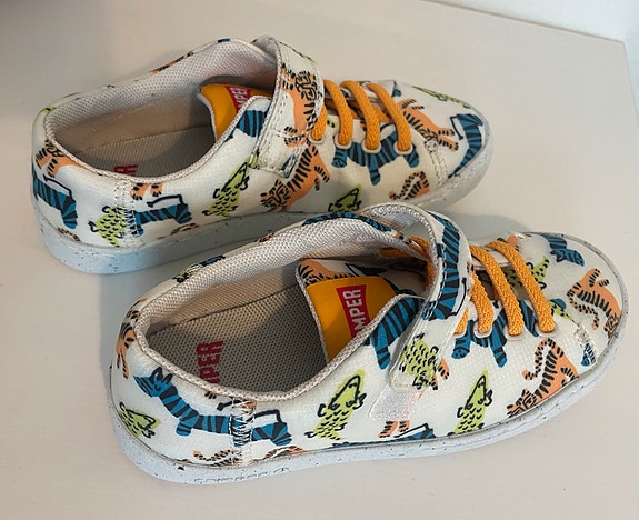 Käyttämättömät Camper -lasten kengät 28
