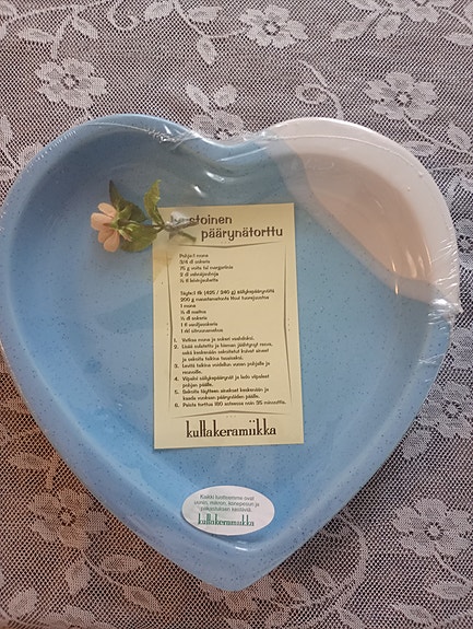 Kultakeramiikan sini-valko Sydän Piirakkavuoka