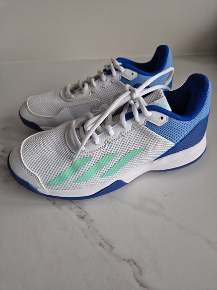 Adidas sisäpelikengät