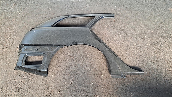 Toyota Avensis takalokasuoja