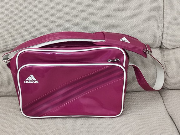 Adidas laukku