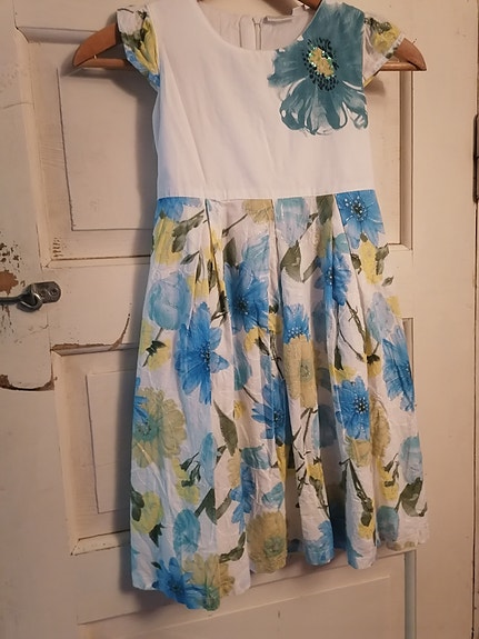 Kaunis tytön juhlamekko 116cm