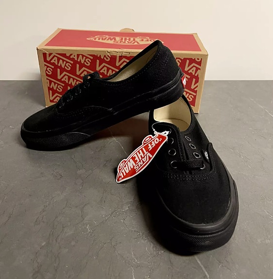 Vans Authentic Black/Black Koko 35 ILMAINEN TOIMITUS