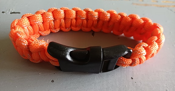 Paracord-ranneke