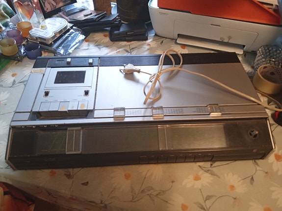 Philips 851 Kasetti-ja Radio Soitin
