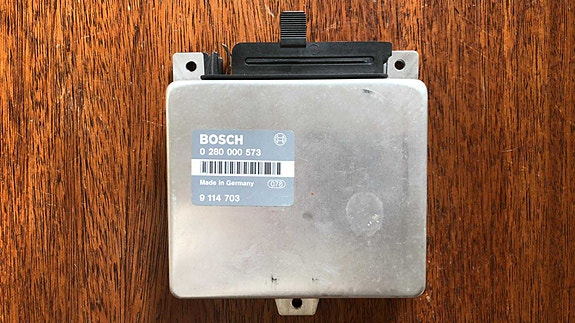Saab 900i 16 vuosimallin 1989 ruiskun ohjausyksikkö Bosch 0 280 000 573