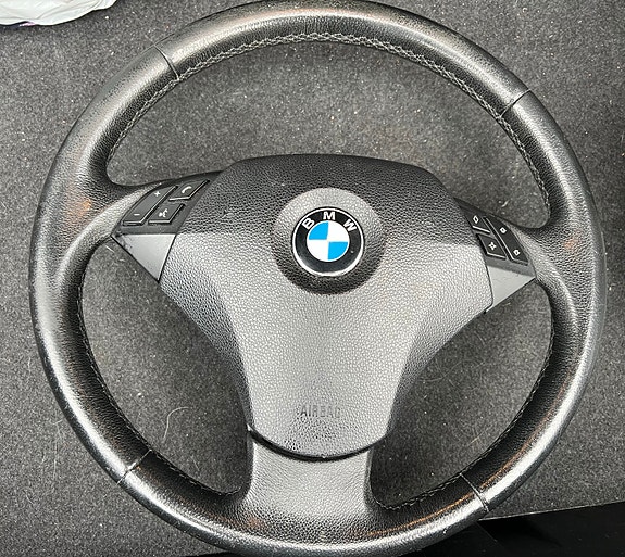 Bmw e60 ohjauspyörä airbagilla