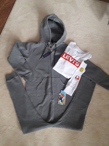 Levi's Super Mario paita 140-152cm ja Sweet Pants jumppis