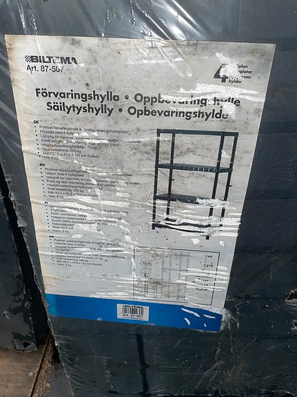 Muovirakenteisia hyllyjä