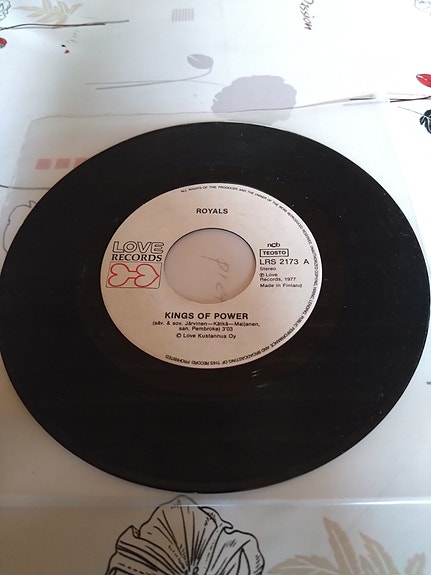 Royals 7" Kings of power/ Out